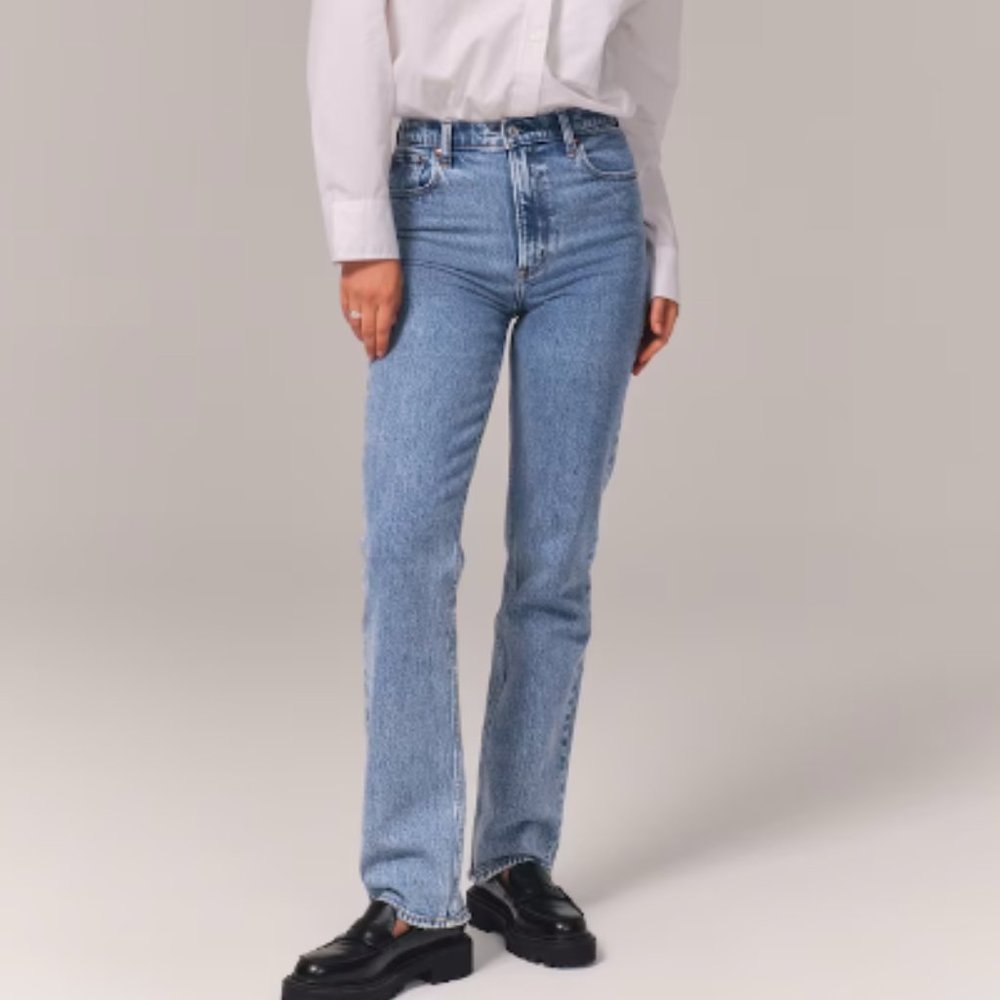 A&F Vintage Stretch Denim Ultra High Rise 90s Straight Jean in Medium Blue sz 27